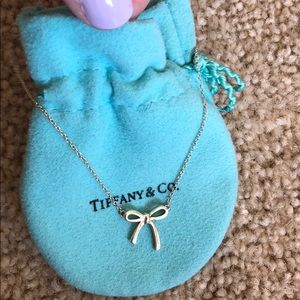 Tiffany’s bow necklace